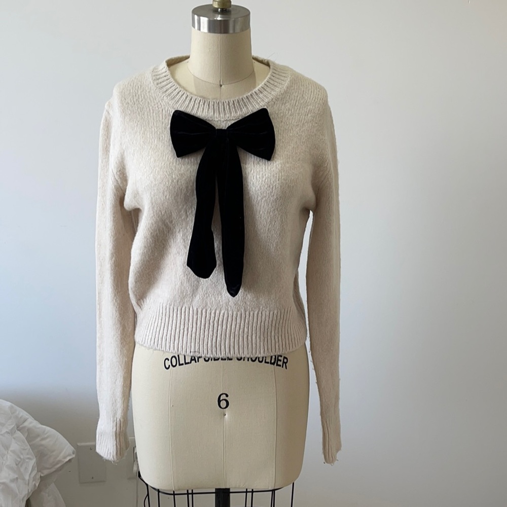 Bow sweater